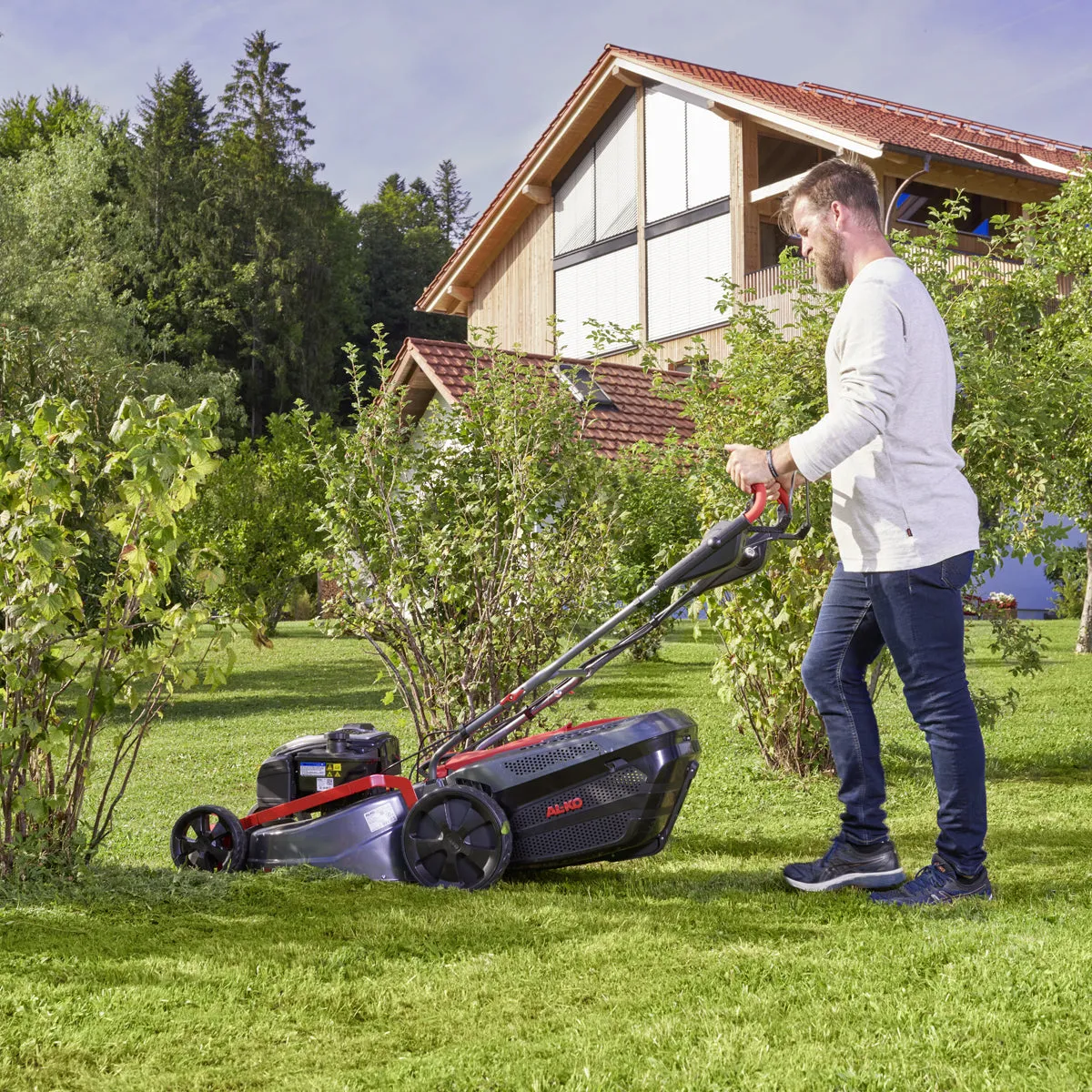 AL-KO Premium 520 VSi-B Electric Start Vari-Speed Petrol Lawn Mower