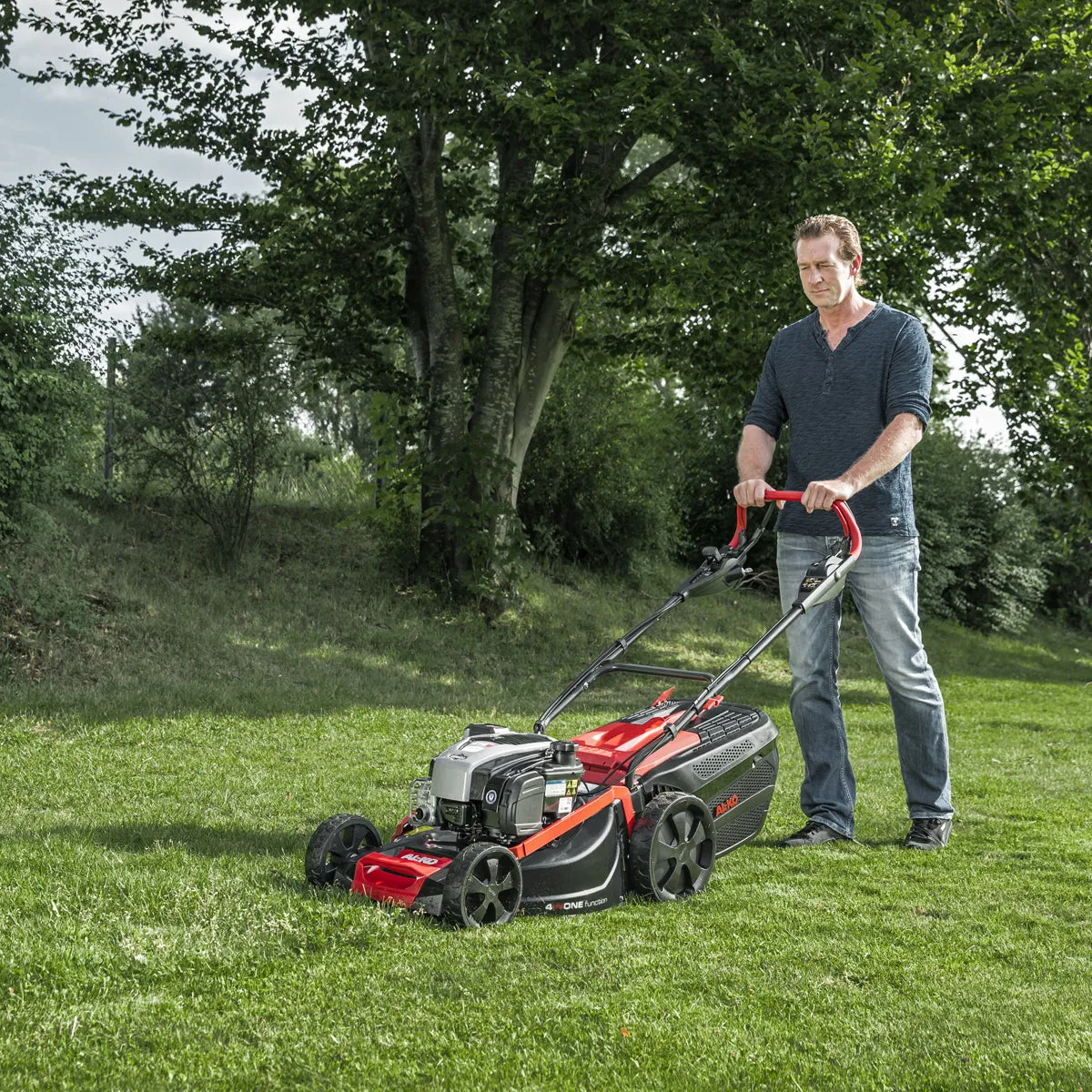 AL-KO Premium 520 VSi-B Electric Start Vari-Speed Petrol Lawn Mower