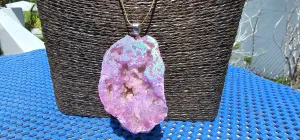 AURA QUARTZ PENDANT NECKLACE