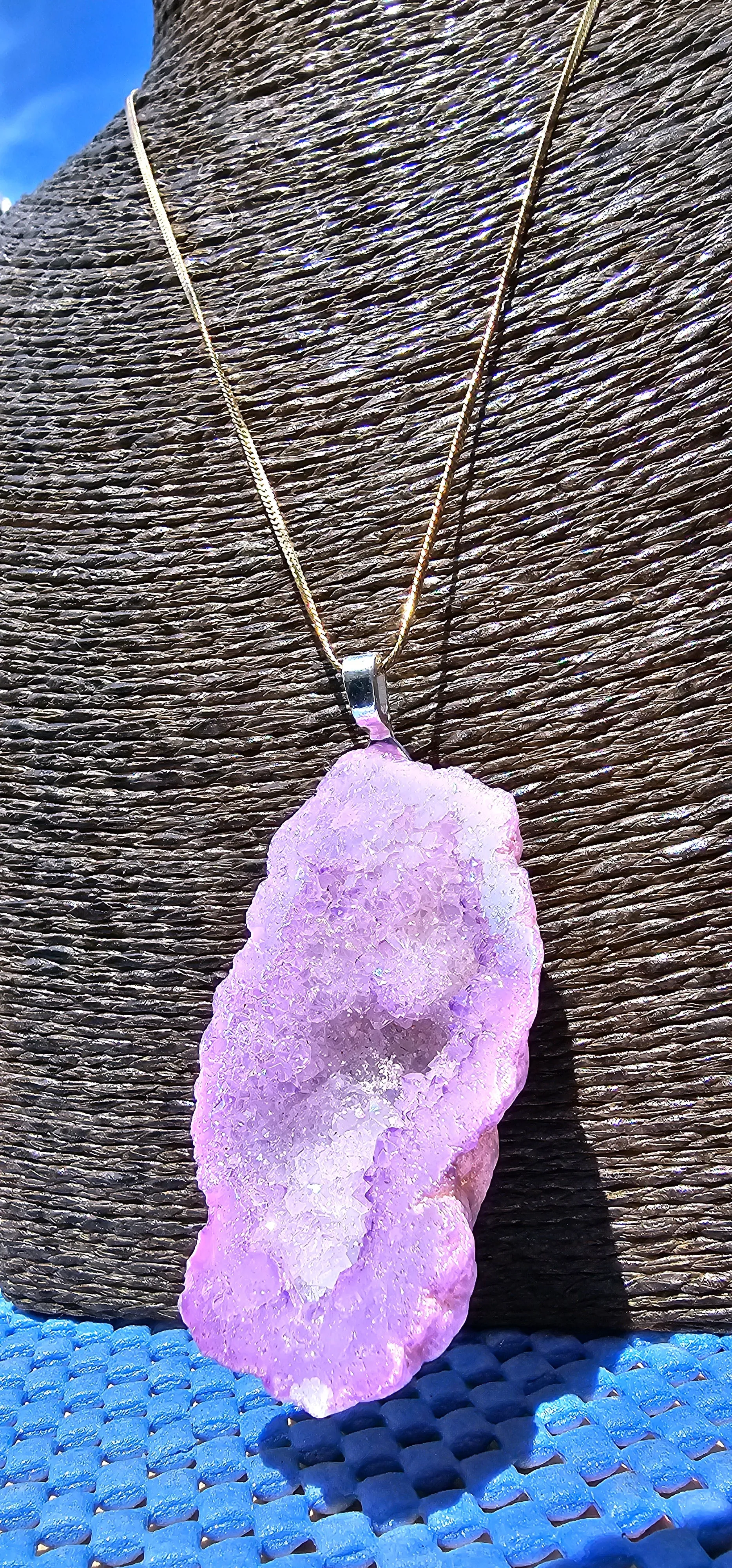 AURA QUARTZ PENDANT NECKLACE