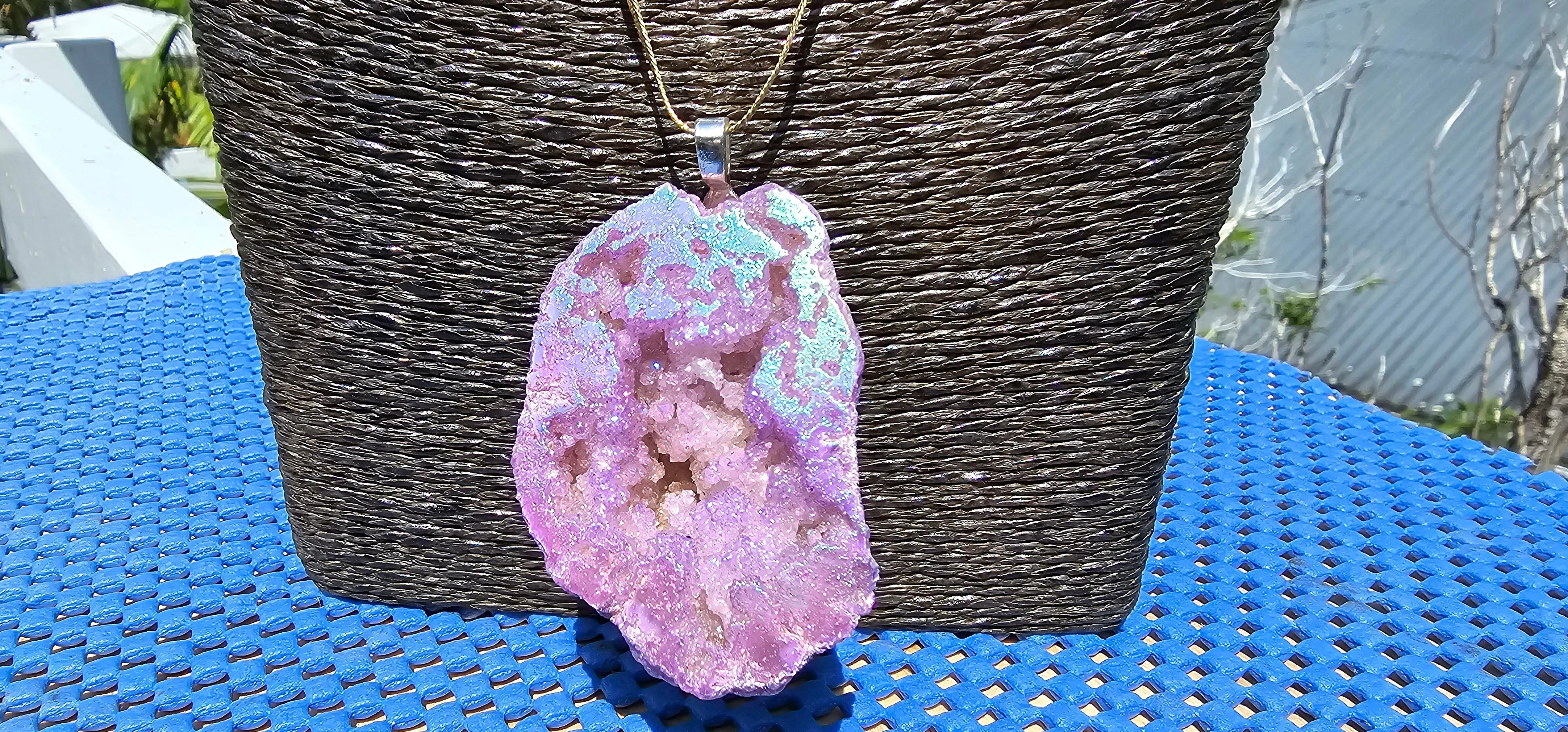 AURA QUARTZ PENDANT NECKLACE