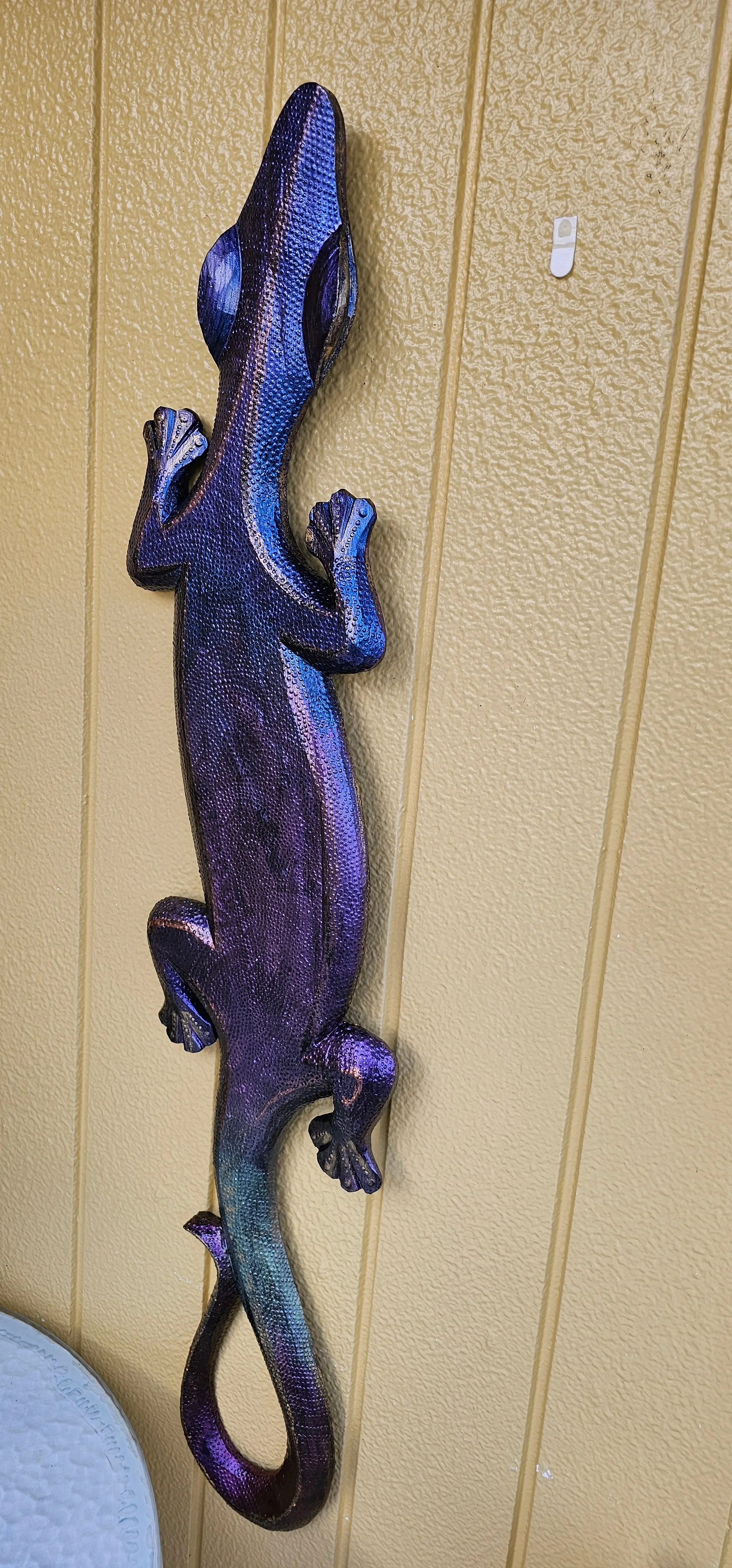 HAND PAINTED WOODEN GHECKO DOT ART
