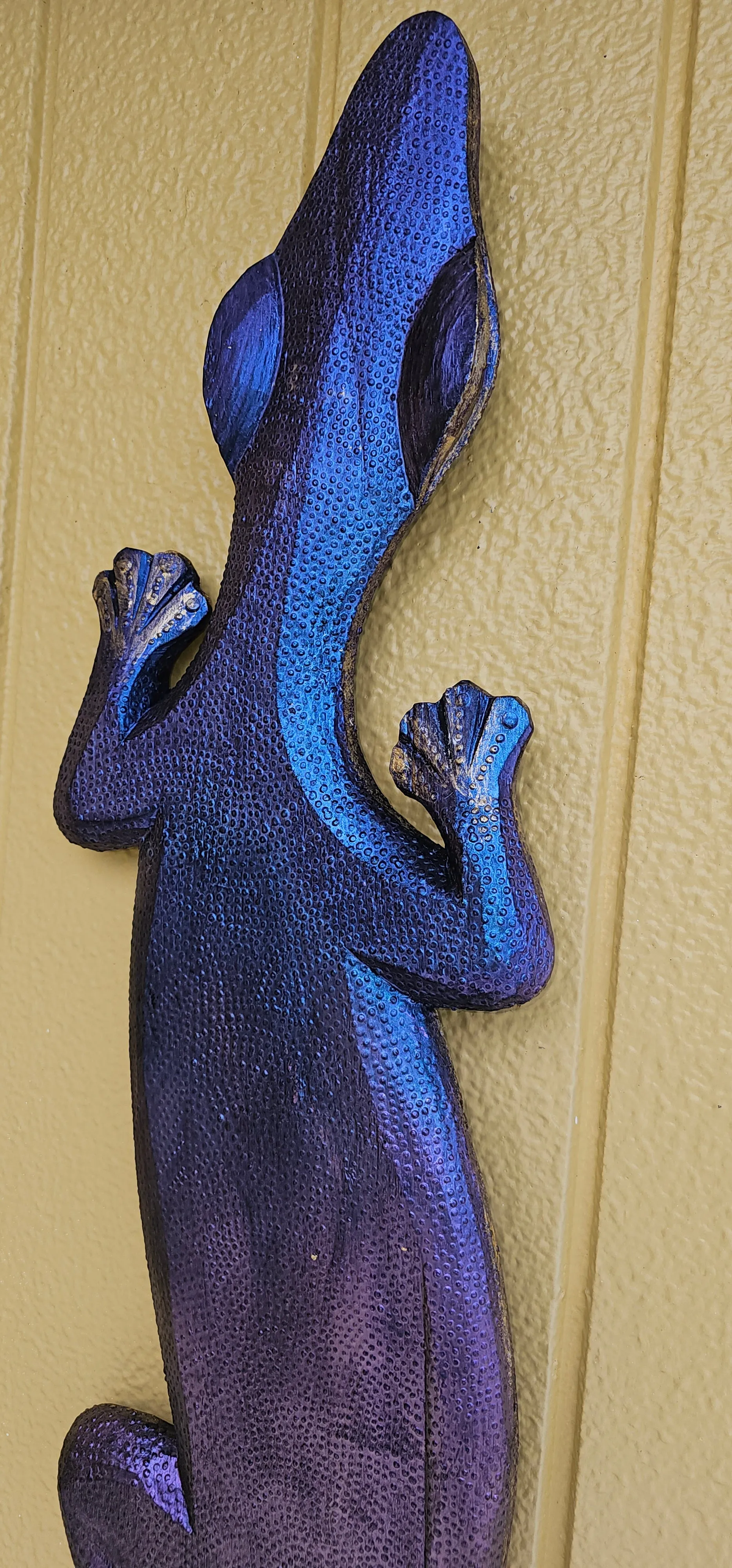 HAND PAINTED WOODEN GHECKO DOT ART