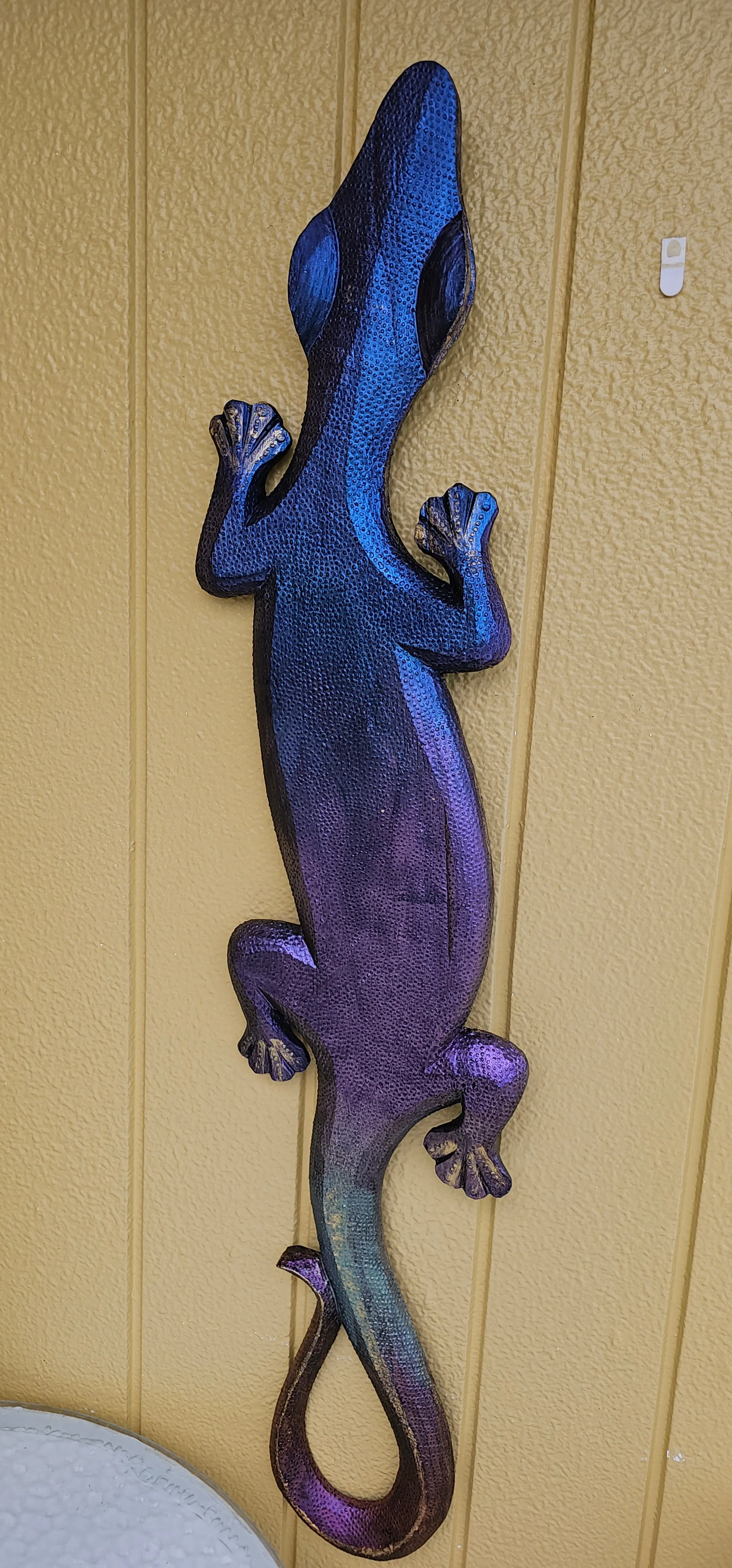 HAND PAINTED WOODEN GHECKO DOT ART
