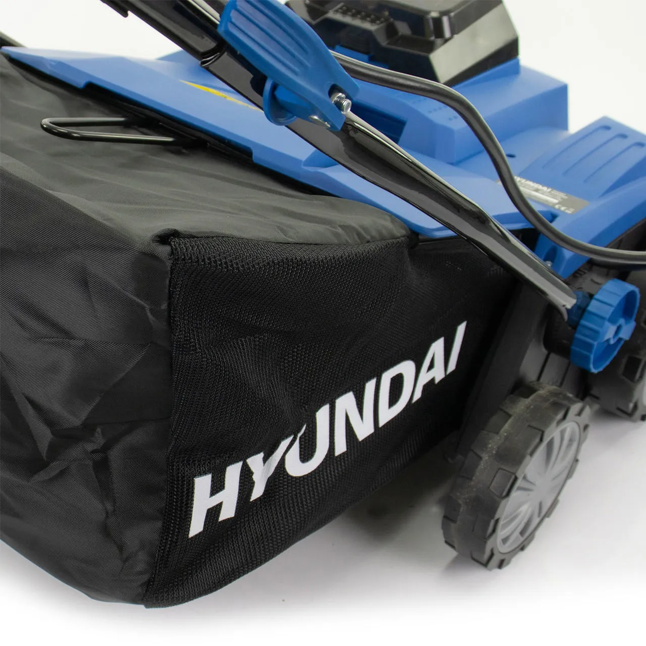 Hyundai HY2197 Artificial Grass Sweeper