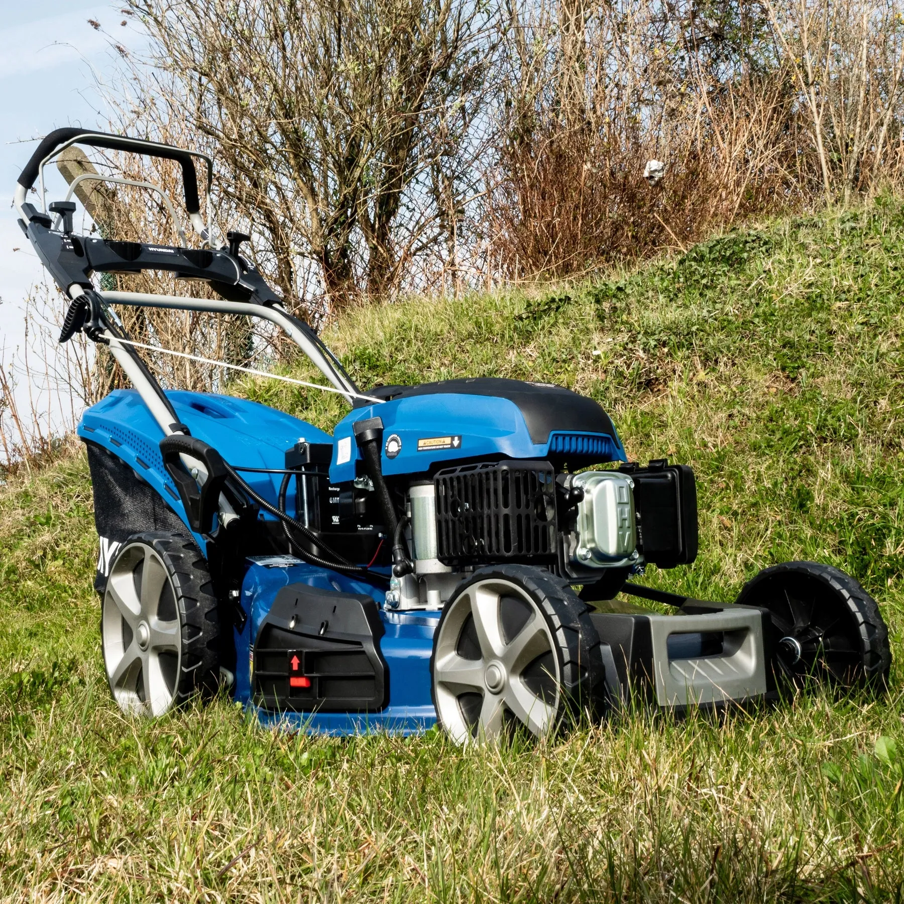 Hyundai HYM560SPE Self-Propelled Petrol Lawn Mower 56cm
