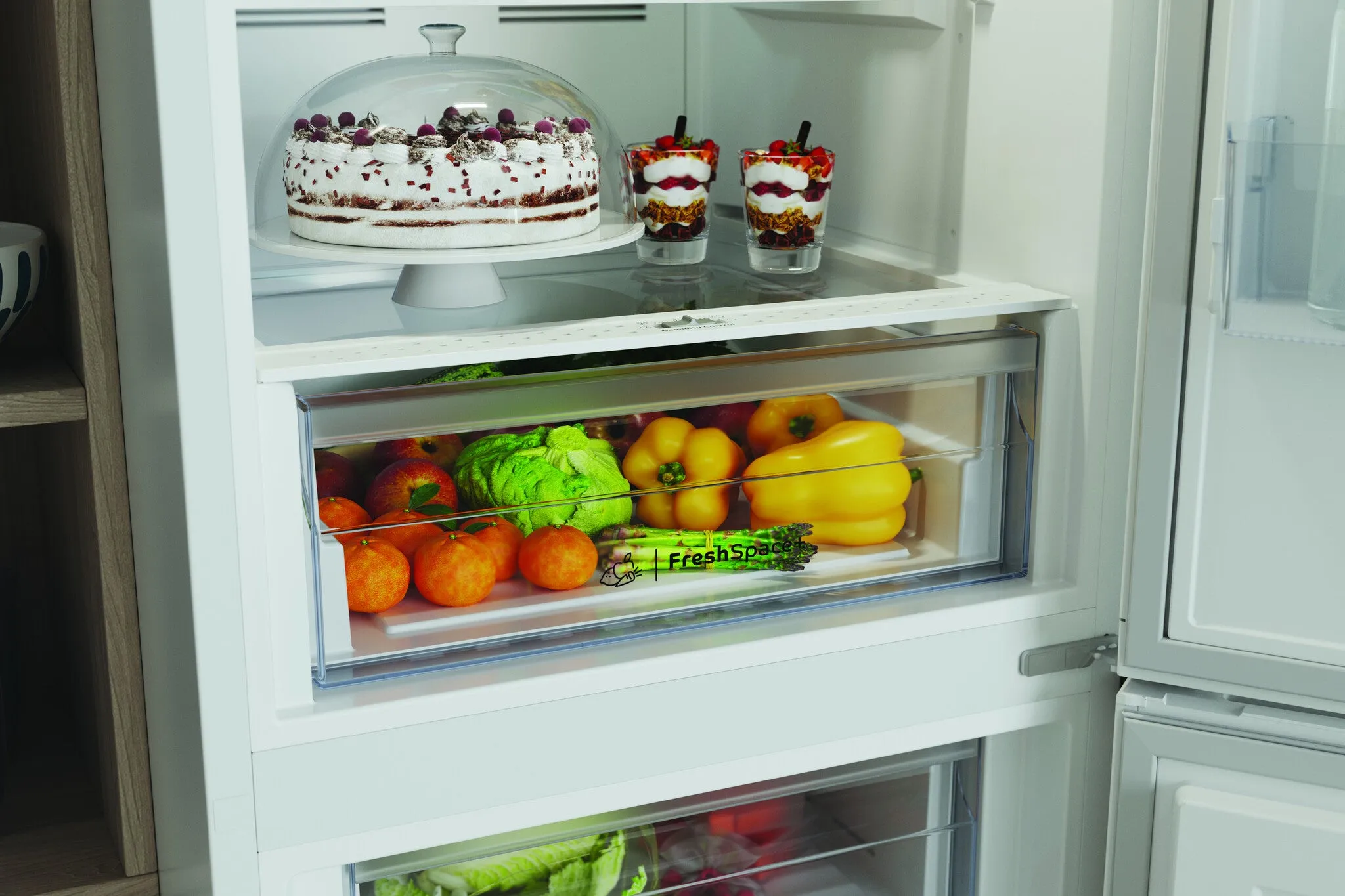 Indesit IBTNF 60182 W AQUA UK Freestanding 322L Fridge Freezer - White, E Rated