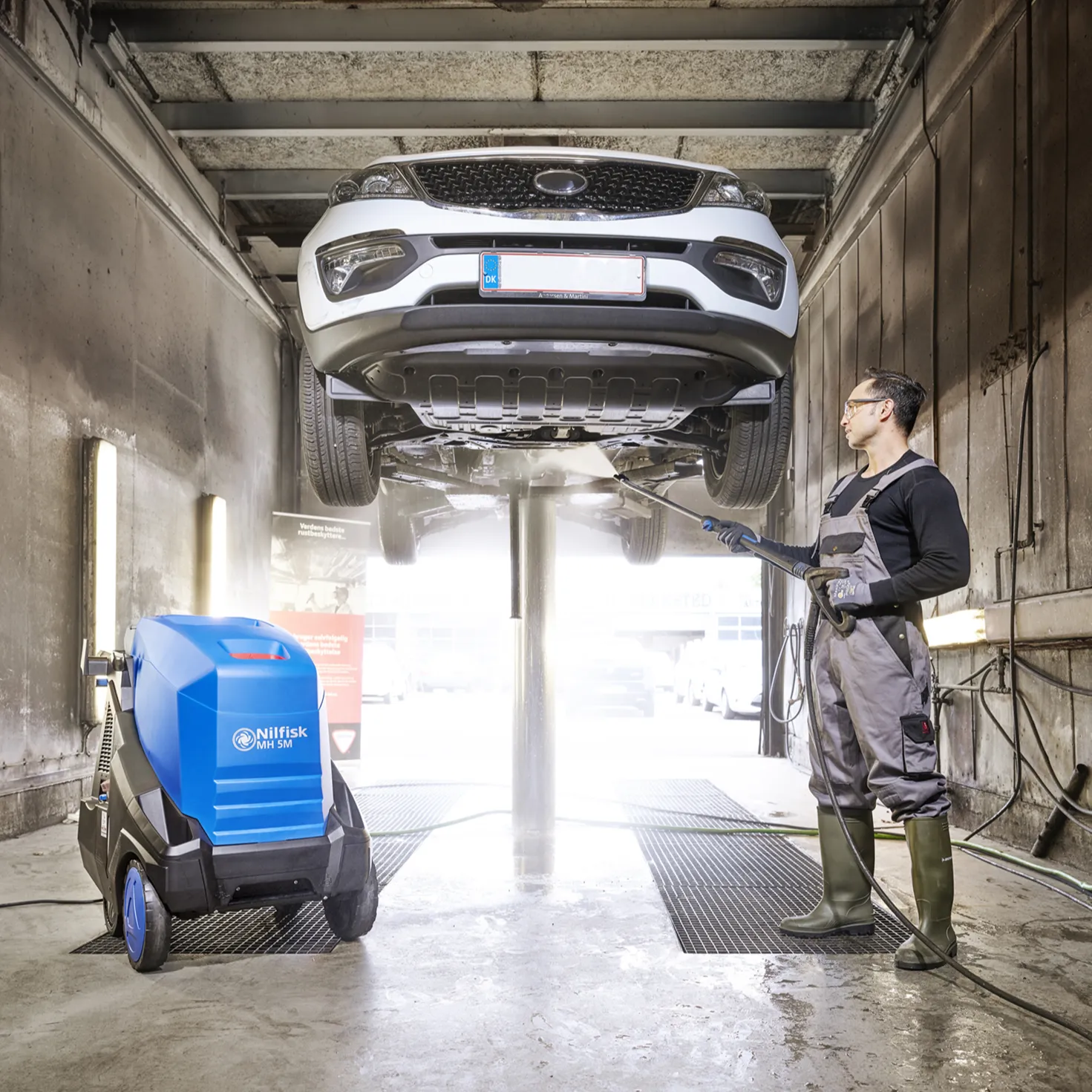 Nilfisk MH 5M-100/760 Hot Water Pressure Washer