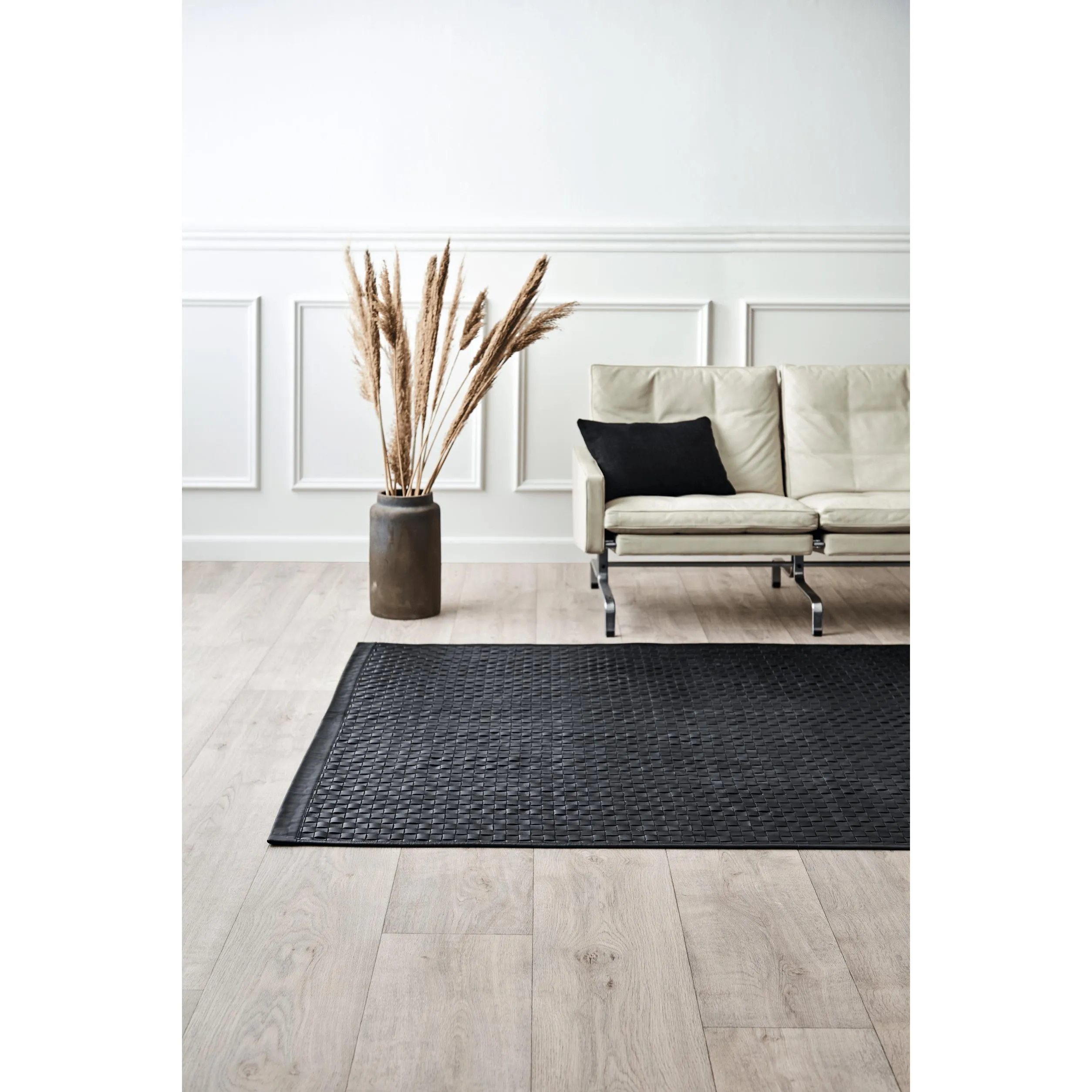 Rug Solid Tuscany Rug Black, 140 X 200 Cm